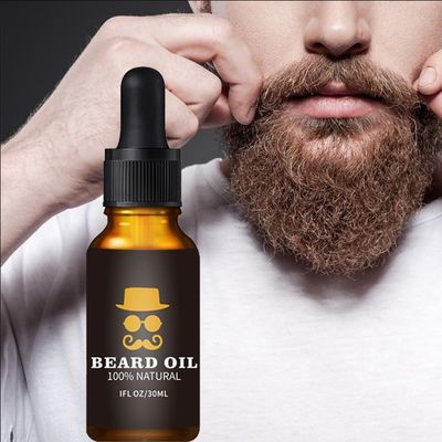 L'olio per la crescita della barba per uomini favorisce la crescita e rafforza la barba